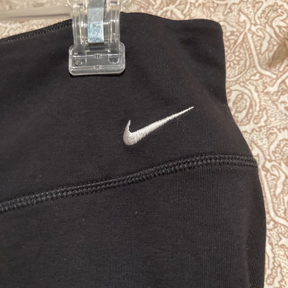 Black NIKE Cropped Leggings Size XL